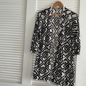 Chico’s Long Lightweight Geometric Design Black White and Tan Draped Size 1 (M)